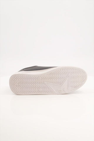 Gripped  Men Sneaker In White